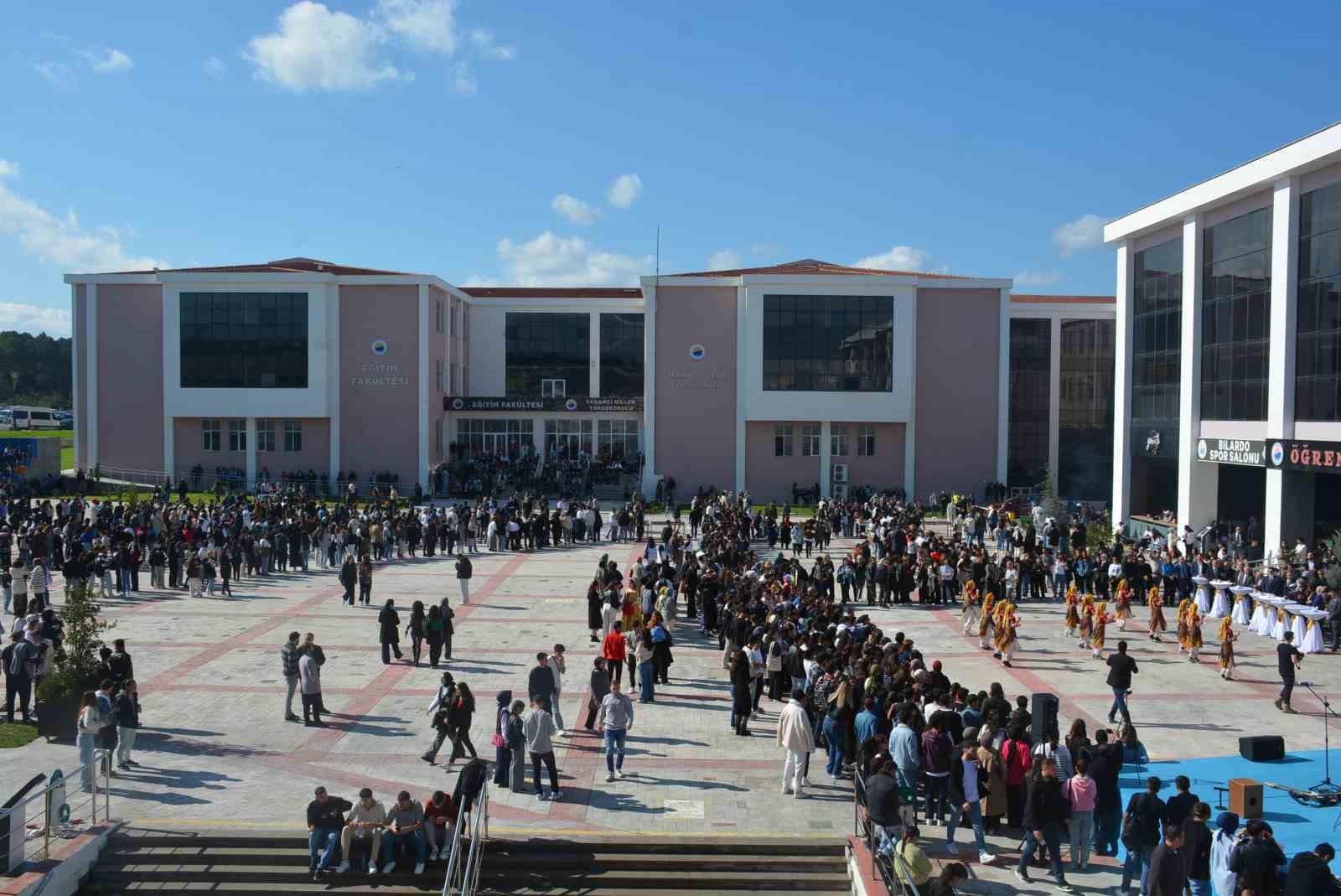 SİNOP ÜNİVERSİTESİ ÖĞRENCİLERİ PALAMUT ŞENLİĞİYLE KAYNAŞTI
