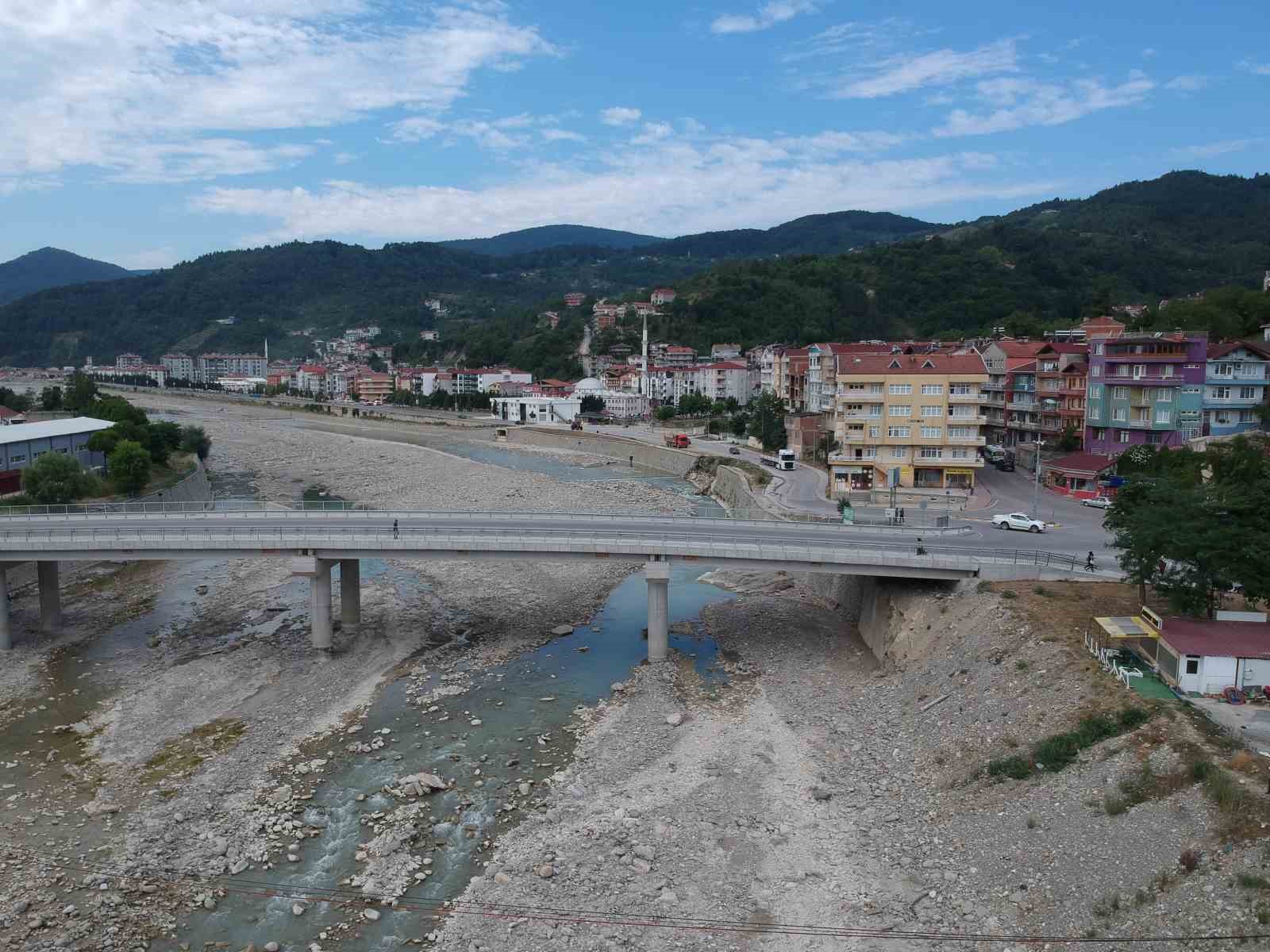 SİNOP VALİSİ: SEL FELAKETİNİN ARDINDAN NORMALLEŞME SÜRECİ