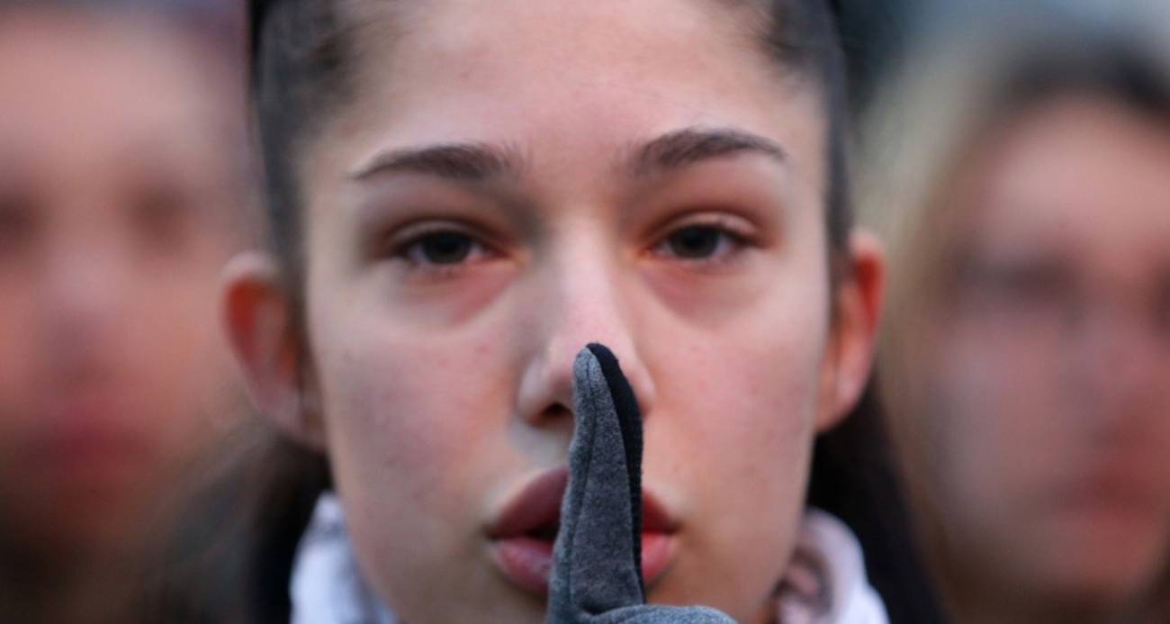 SIRBİSTAN TARİHİNİN EN KALABALIK PROTESTO GÖSTERİSİ GERÇEKLEŞTİ