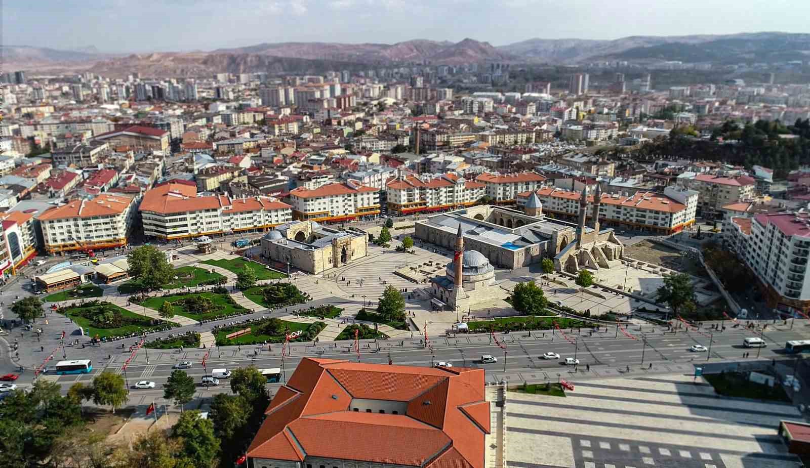 SİVAS NÜFUSUNDA AZALMA DEVAM EDİYOR