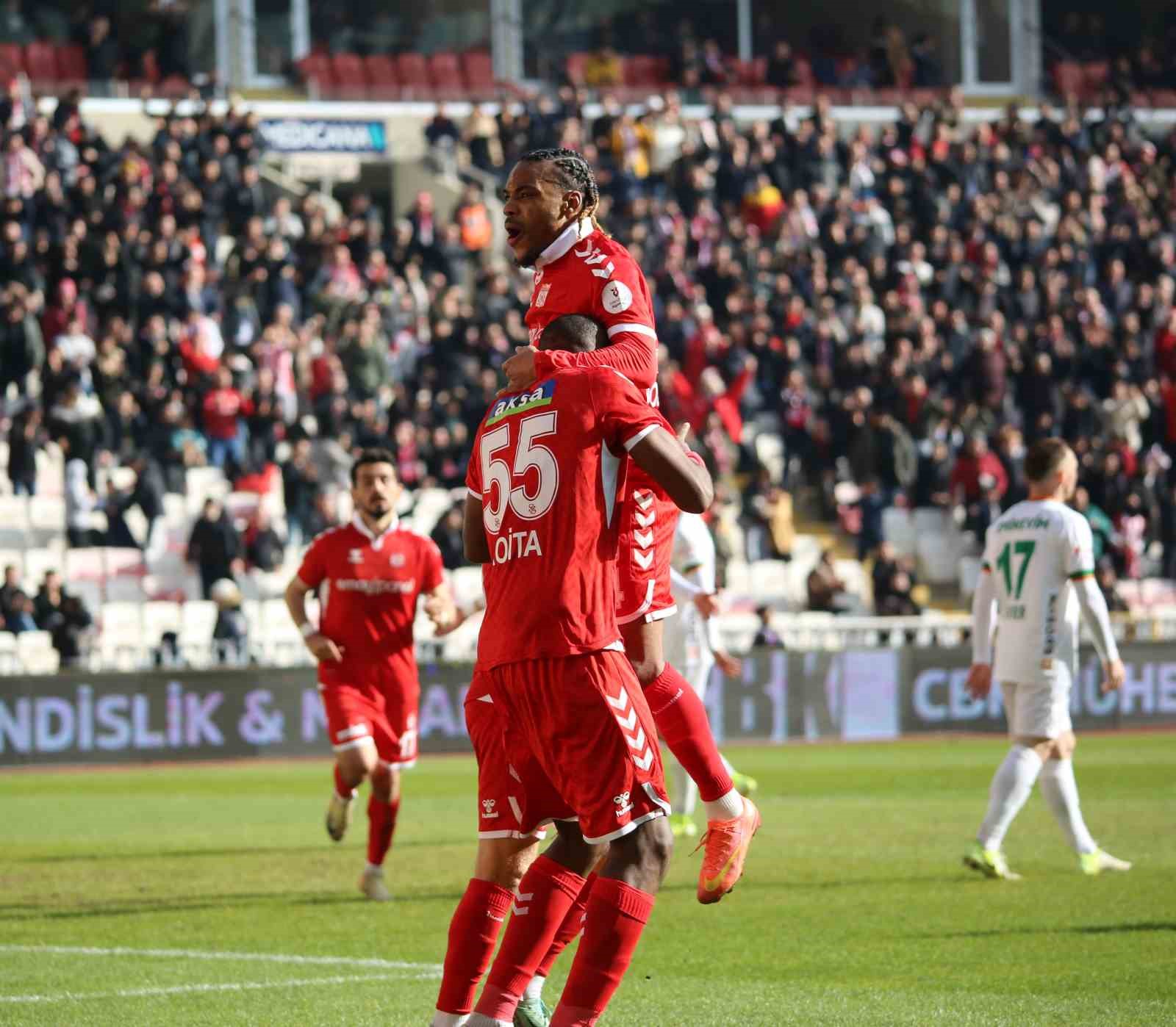 SİVASSPOR, ALANYASPOR'U 1-0 MAĞLUP ETTİ