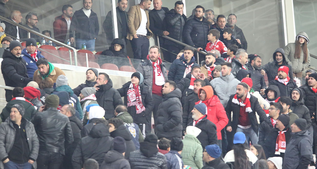 SİVASSPOR TARAFTARINDAN YÖNETİM PROTESTOSU