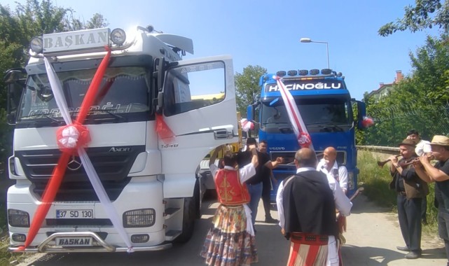 Şoförlerin Renkli Tır Konvoyu Düğüne Damga Vurdu