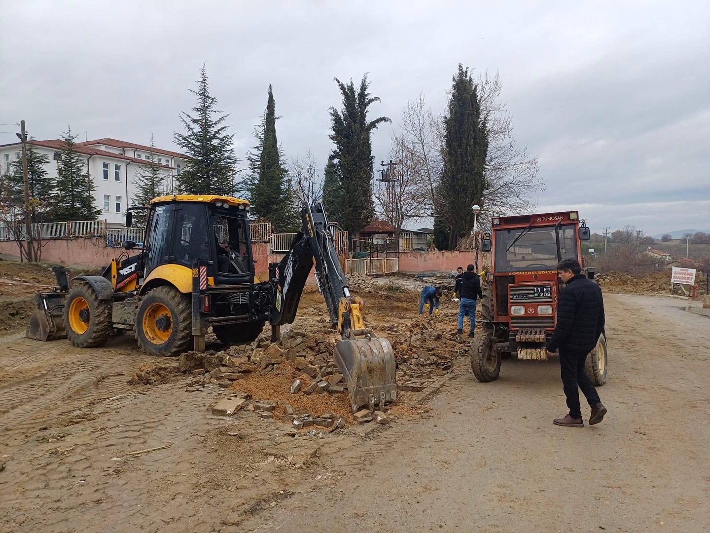 SÖĞÜT BELEDİYE BAŞKANI DURGUT, KAPALI DURAK ÇALIŞMALARINI İNCELEDİ