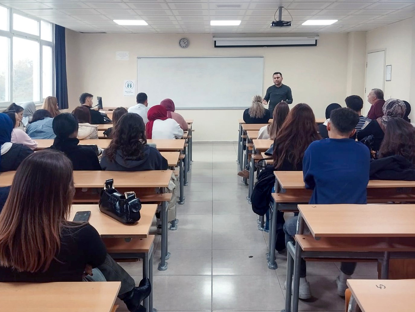 SUBÜ SAPANCA MYO ÖĞRENCİLERİ İÇİN KARİYER ETKİNLİĞİ DÜZENLENDİ