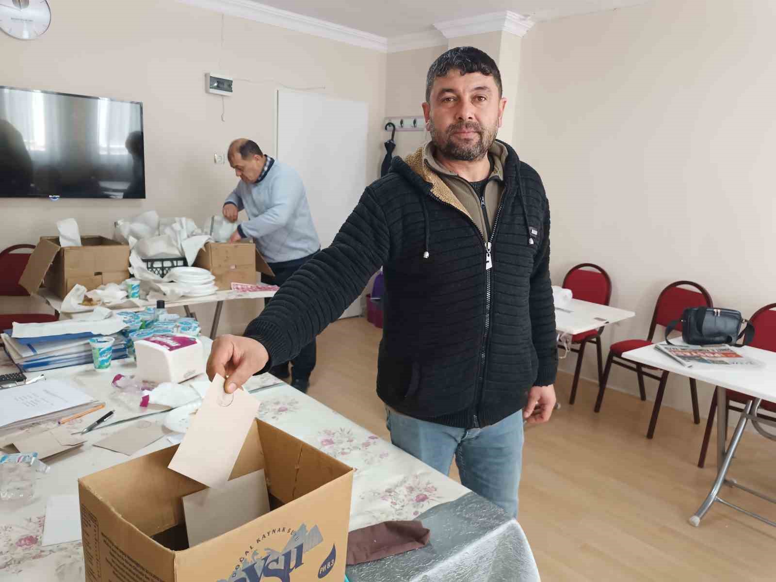 ŞUHUT MUHTARLAR DERNEĞİ'NDE YENİDEN BAŞKANLIK SEÇİMİ
