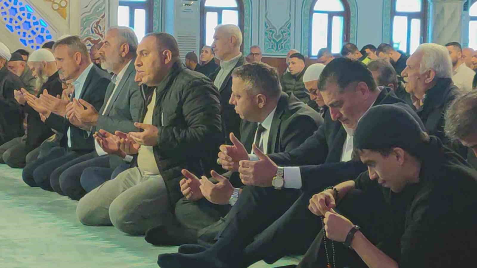SULTANGAZİ'DE GÖREVİ BAŞINDAYKEN KALP KRİZİ SONUCU HAYATINI KAYBEDEN KOMİSER İÇİN MEVLİT OKUTULDU