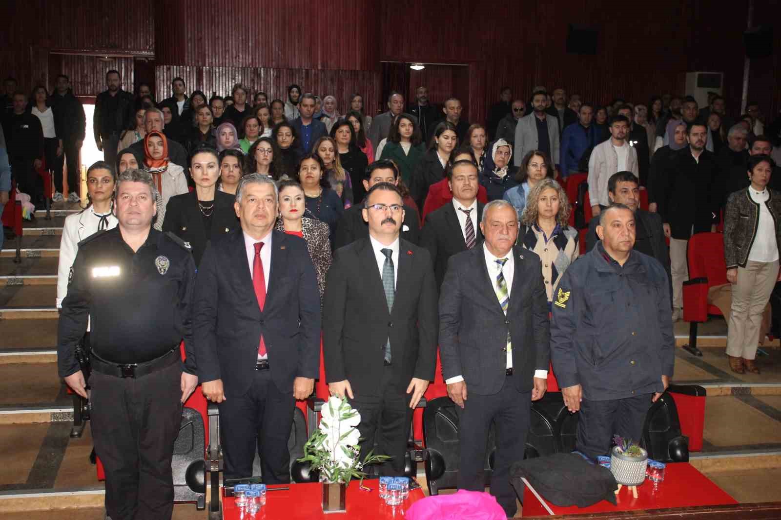 SULTANHİSAR ATÇA MUHSİN AKSAY KÜLTÜR MERKEZİ'NDE ÖĞRETMENLER GÜNÜ PROGRAMI GERÇEKLEŞTİRİLDİ