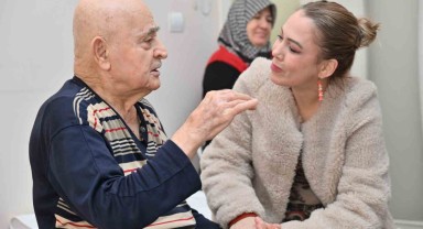 90 Yaşındaki Babasıyla Sosyal Medyada Olan Erkan Tonguç Takdir Topladı