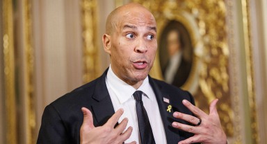 ABD Senatörü Cory Booker'dan Tarihi Protesto
