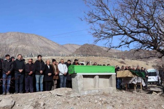 ACI HABER: ERZURUM'UN OLUR İLÇESİNDE AYNI GÜN TOPRAĞA VERİLDİLER