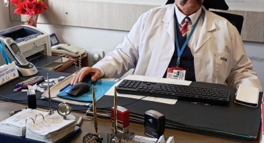 Acı Veda: Gediz'in Sevilen Doktoru Kalp Krizi Sonucu Hayatını Kaybetti