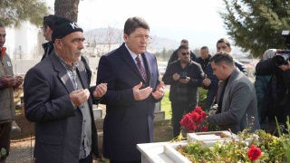 ADALET BAKANI YILMAZ TUNÇ DEPREM ŞEHİTLİĞİNİ ZİYARET ETTİ