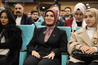 AİLE VE SOSYAL HİZMETLER BAKANI MAHİNUR ÖZDEMİR SİVAS’TA, EVLENECEK GENÇLERİN DESTEKLENMESİ PROJESİ EĞİTİM PROGRAMINA KATILDI