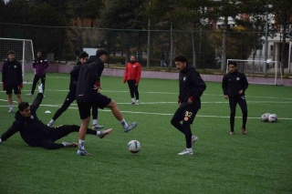 ANADOLU ÜNİVERSİTESİ FUTBOL TAKIMI KARŞIYAKA MAÇINA HAZIR