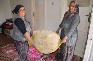 ANTALYA'NIN LEZZETLİ GELENEĞİ: YUFKA EKMEK