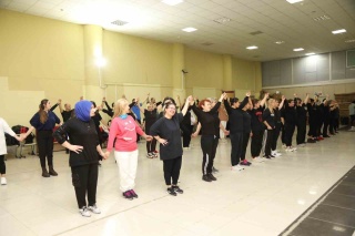 ATAKUM BELEDİYESİ TARAFINDAN DÜZENLENEN HALK OYUNLARI KURSLARINA YOĞUN İLGİ