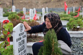 ATRAK KALEŞ DEPREMDE KAYBETTİĞİ SEVDİKLERİNİ UNUTMUYOR