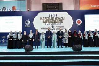 BAĞCILAR’DA HAFIZLIK KURSUNU BAŞARIYLA TAMAMLAYAN 182 HAFIZ KIZA İCAZET BELGELERİ VERİLDİ
