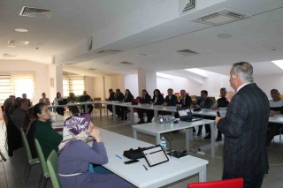 BAYBURT AİLE VE SOSYAL HİZMETLER İL MÜDÜRLÜĞÜNDE AİLE VE EVLİLİK KURUMU GÜÇLENDİRME TOPLANTISI GERÇEKLEŞTİRİLDİ