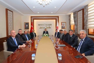 BAYBURT VALİSİ MUHTARLAR GÜNÜ'NDE MUHTARLARLA BİR ARAYA GELDİ