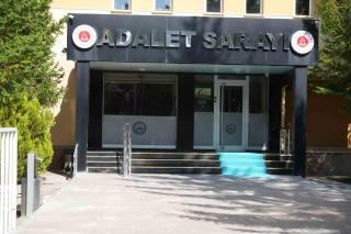 BAYBURT'TA ZİNCİRLEME TRAFİK KAZASI UZLAŞIYLA SONUÇLANDI