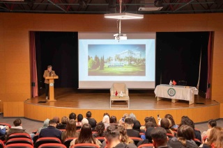 BELİRSİZLİKLE BARIŞMAK: KAYGI VE ENDİŞEYİ YÖNETMEK ÜZERİNE SÖYLEŞİ