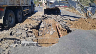 BODRUM'DA ANA İSALE HATTI PATLADI, TONLARCA SU ETRAFA SAÇILDI