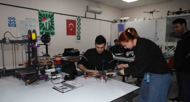 BTÜ Öğrencileri TEKNOFEST’e Hazırlanıyor: Gece Gündüz Çalışma Azmi