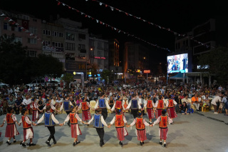 BURHANİYE'NİN KURTULUŞ COŞKUSU RENKLİ BİR ŞENLİKLE KUTLANDI