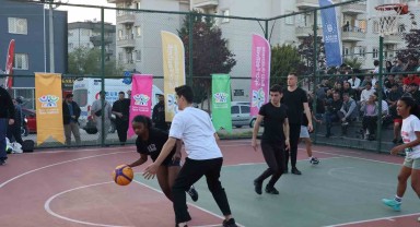 Bursa Uluslararası Spor Festivali'nde Sokak Basketbolu Turnuvası