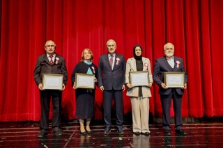 BURSA’DA EMEKLİ ÖĞRETMENLERE HİZMET ŞEREF BELGESİ TAKDİM EDİLDİ