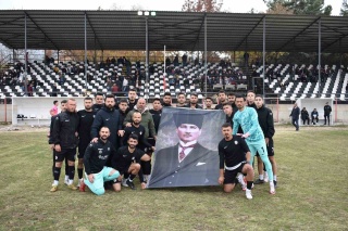 ÇAL BELEDİYESPOR LİDERLİK KOLTUĞUNU KORUYOR