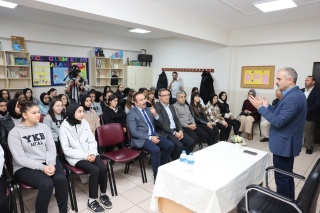 ÇAYIROVA BELEDİYE BAŞKANI GENÇLERLE BULUŞTU