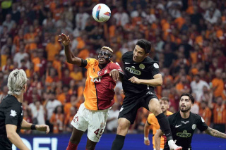 ÇAYKUR RİZESPORLU FUTBOLCU HUSNİDDİN ALİKULOV BEYİN SARSINTISI GEÇİREREK HASTANEYE KALDIRILDI
