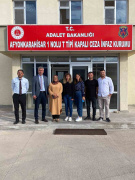 CEZAEVİNDEKİ MAHKUMLARA MORAL VEREN MÜZİK PROGRAMI