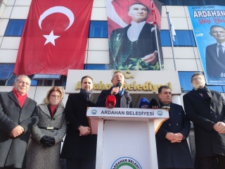 CHP GENEL BAŞKANI ÖZGÜR ÖZEL, ARDAHAN’DA GEÇİM SIKINTISINI ELEŞTİRDİ