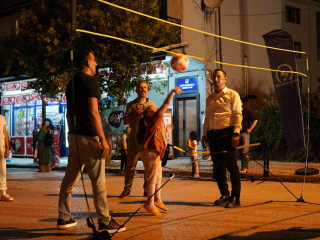ÇOCUKLAR SPORDAN VE TEKNOLOJİDEN UZAKLAŞIP SOKAKTA EĞLENCENİN KEYFİNİ ÇIKARDILAR