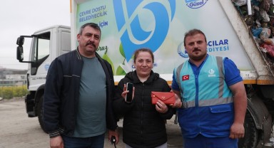 Çöpe Atılan Çanta Tonlarca Çöp İçinde Bulundu