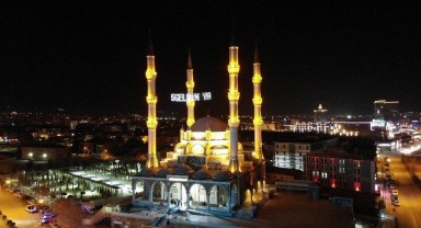 Çorum'da Ramazan Ayının İlk Teravih Namazı Coşkusu