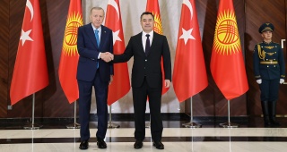 CUMHURBAŞKANI ERDOĞAN BİŞKEK'TE RESMİ TÖRENLE KARŞILANDI