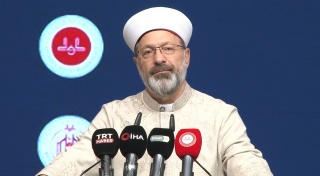 DİYANET İŞLERİ BAŞKANI ALİ ERBAŞ, DİNİ BİLGİ VE HAYATIN İÇ İÇE OLMASI GEREKTİĞİNİ VURGULADI