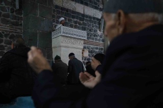 DİYARBAKIR ULU CAMİ’DE DEPREMLERDE HAYATINI KAYBEDENLER İÇİN MEVLİD-İ ŞERİF OKUNDU