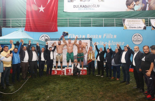 DULKADİROĞLU BELEDİYESİ VE GELENEKSEL GÜREŞLER FEDERASYONU İŞ BİRLİĞİYLE BERTİZ BOYALI KISA ŞALVAR GÜREŞ TURNUVASI TAMAMLANDI