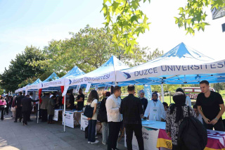 DÜZCE ÜNİVERSİTESİ ÖĞRENCİ TOPLULUKLARI TANITIM GÜNLERİ BAŞLADI