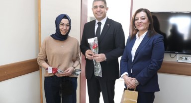 Düzce Valisi ve Eşi Kadın Personeli Unutmadı