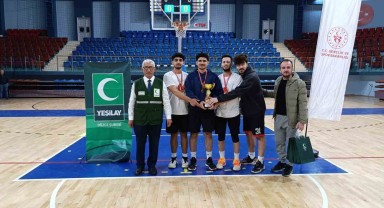 Düzce'de Yeşilay Haftası Etkinlikleri Kapsamında Gerçekleştirilen Basketbol Turnuvası Tamamlandı