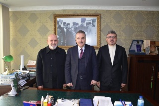 EDREMİT KAYMAKAMI VE İLÇE MİLLİ EĞİTİM MÜDÜRÜ HAYIRSEVER İŞ İNSANLARINI ZİYARET ETTİ
