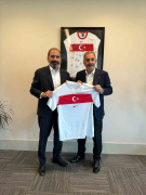 ELAZIĞ TİCARET VE SANAYİ ODASI BAŞKANI İDRİS ALAN FUTBOL FEDERASYONU BAŞKAN VEKİLİ MECNUN OTYAKMAZ'I ZİYARET ETTİ