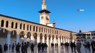 EMEVİ CAMİİ’NDE SURİYELİLER VE MUHALİF GÜÇLER BİR ARAYA GELDİ